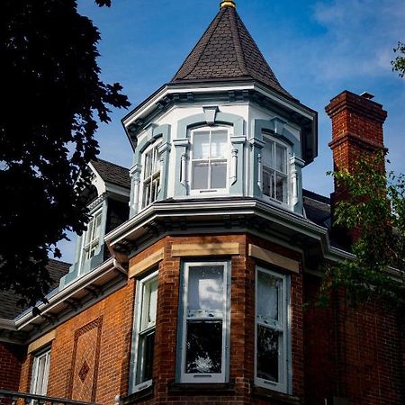 The Secret Garden Inn Кингстън Екстериор снимка
