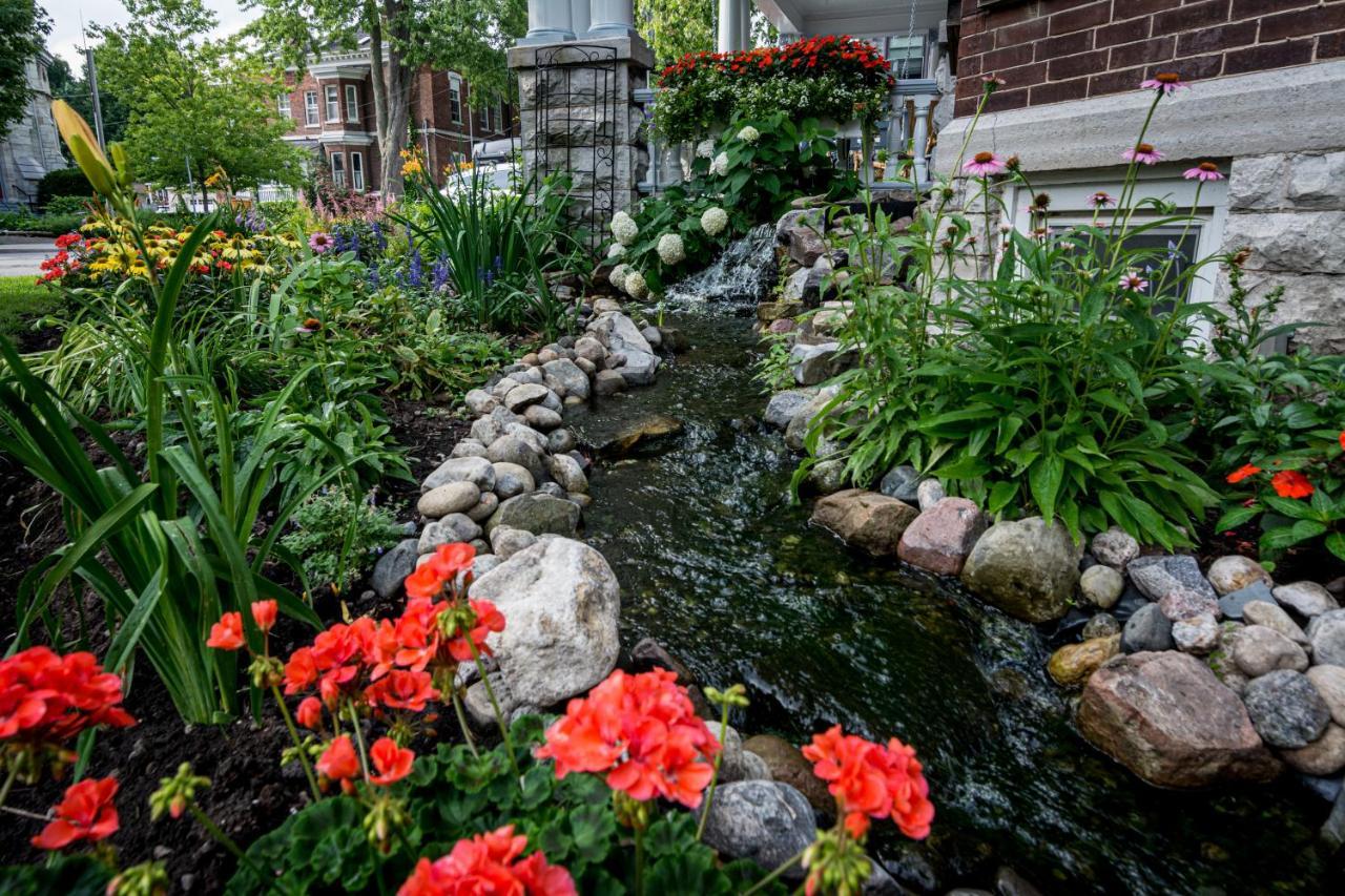The Secret Garden Inn Кингстън Екстериор снимка