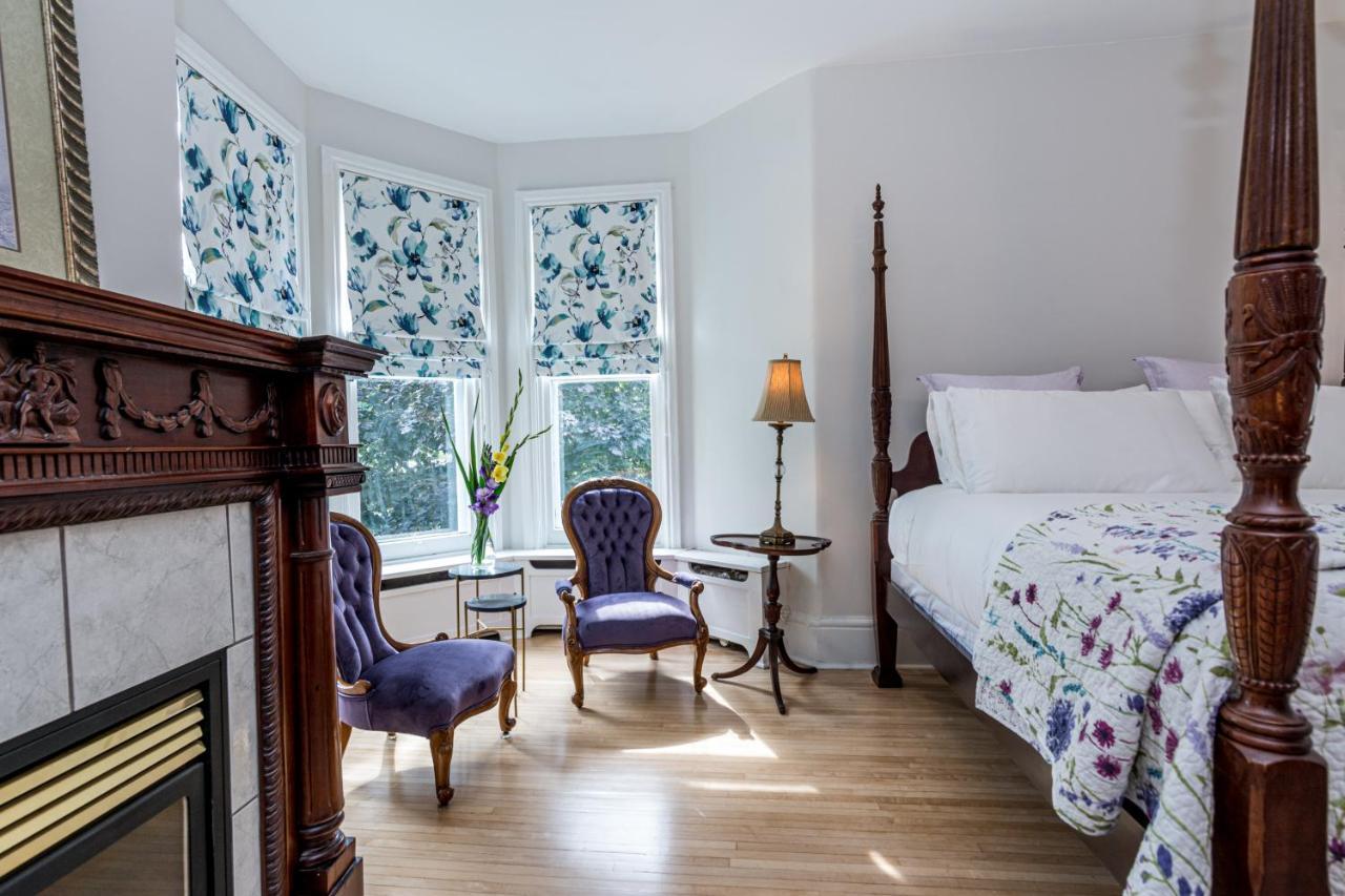 The Secret Garden Inn Кингстън Екстериор снимка