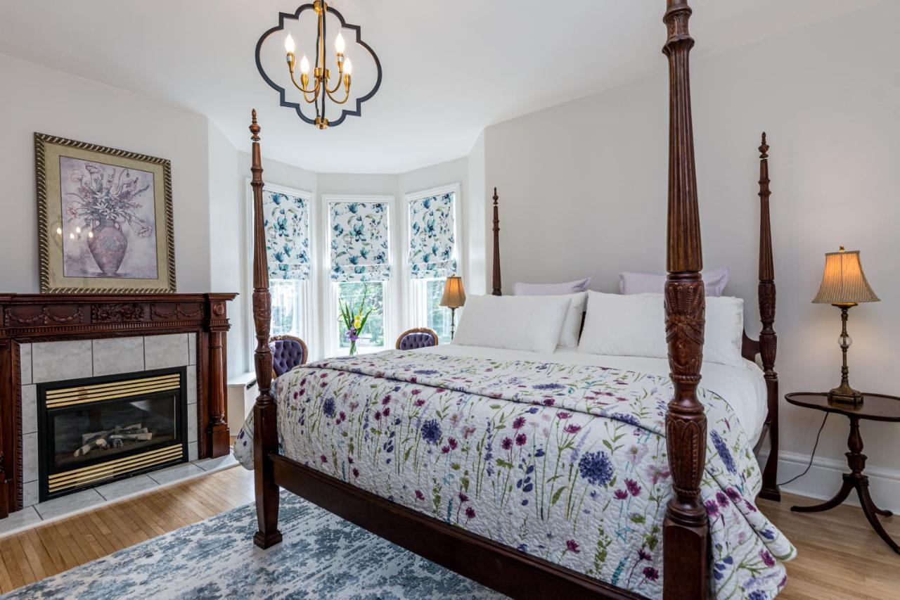 The Secret Garden Inn Кингстън Екстериор снимка