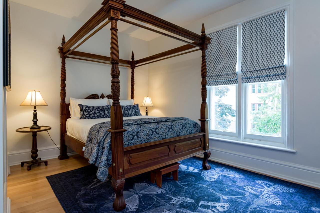 The Secret Garden Inn Кингстън Екстериор снимка