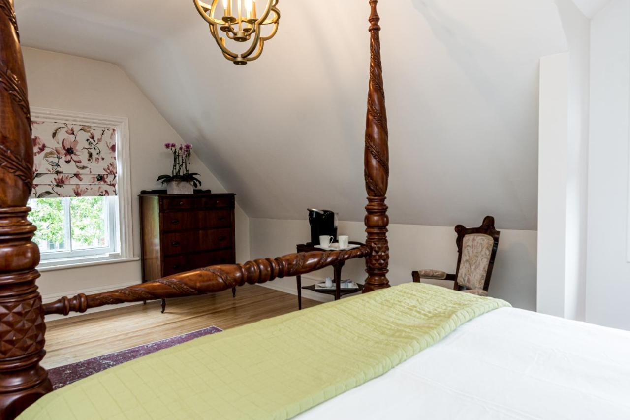 The Secret Garden Inn Кингстън Екстериор снимка
