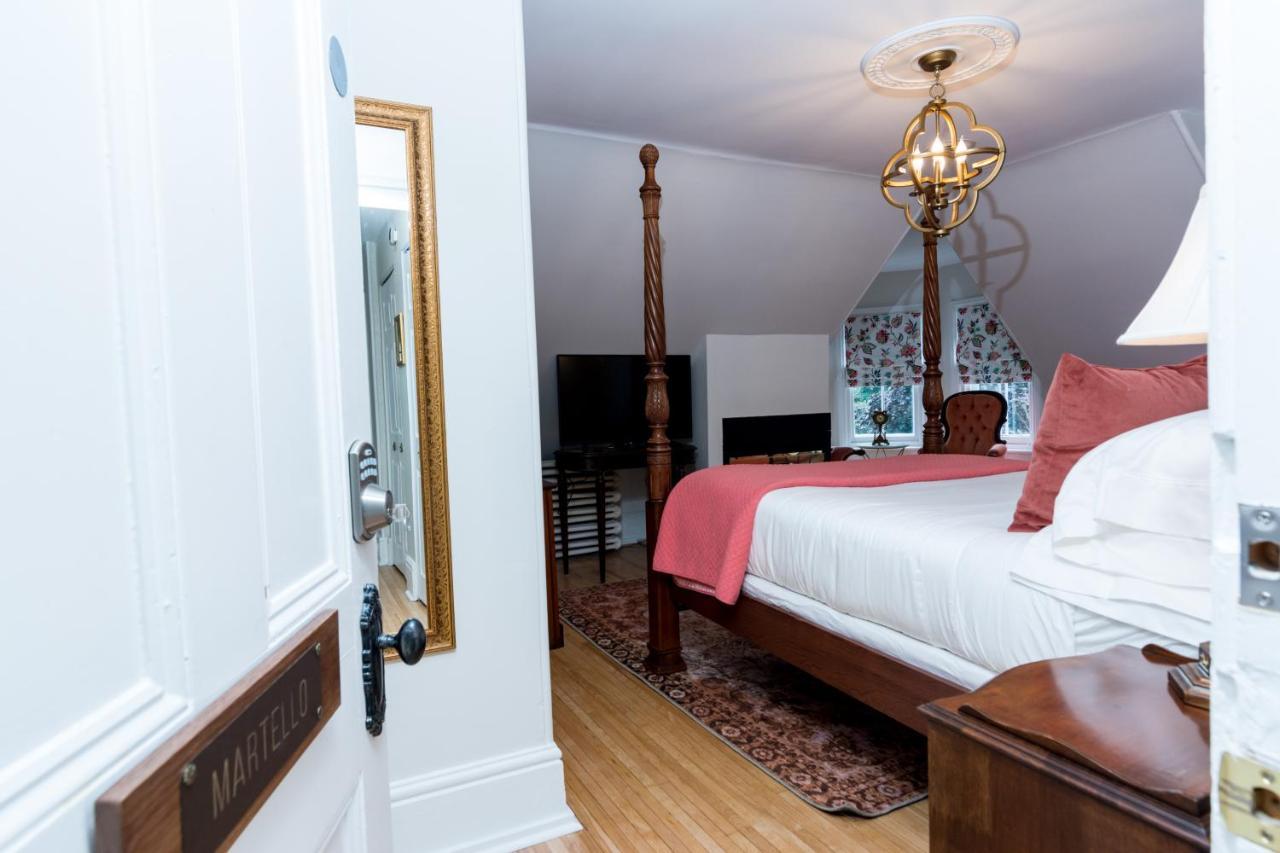 The Secret Garden Inn Кингстън Екстериор снимка