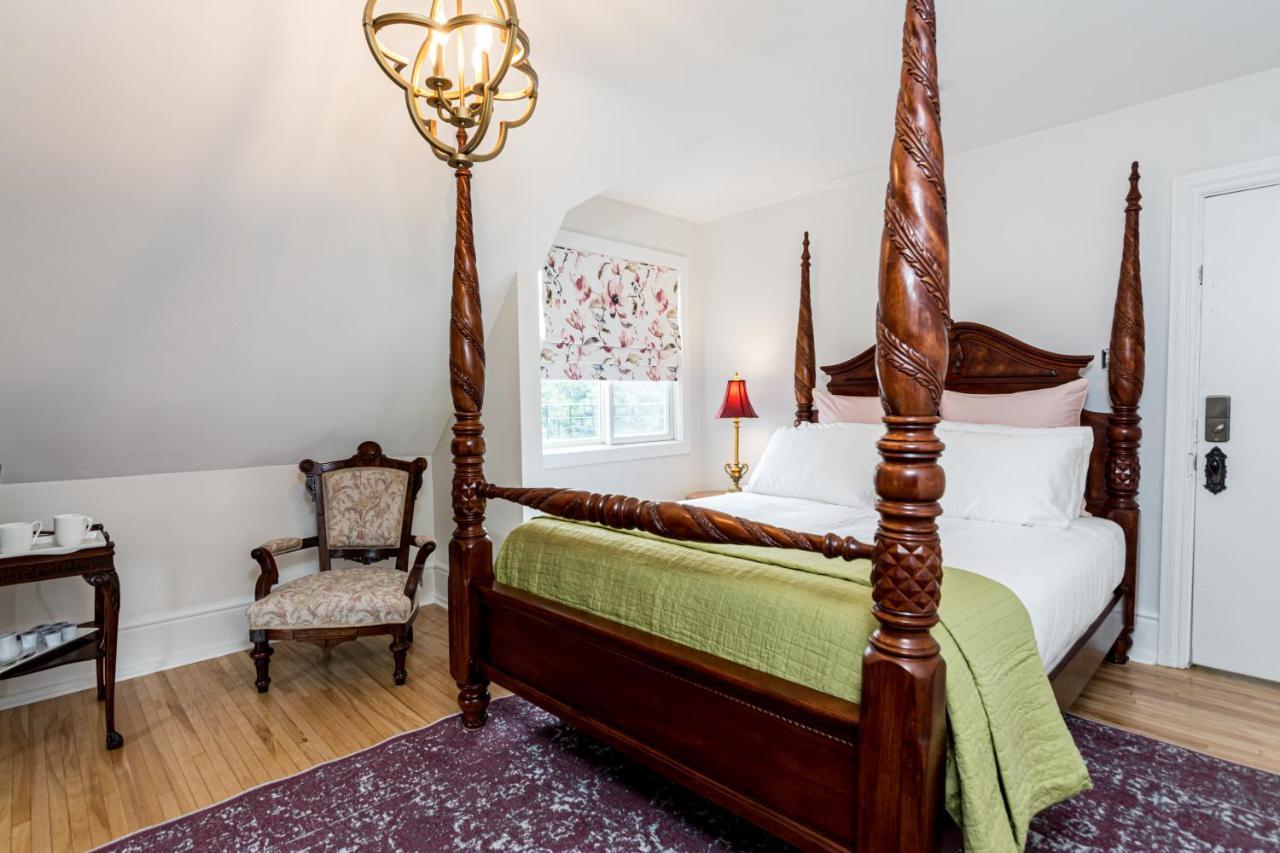The Secret Garden Inn Кингстън Екстериор снимка