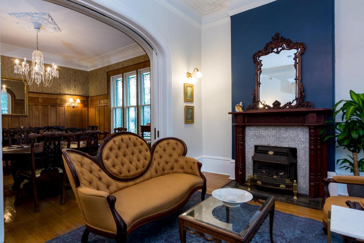 The Secret Garden Inn Кингстън Екстериор снимка