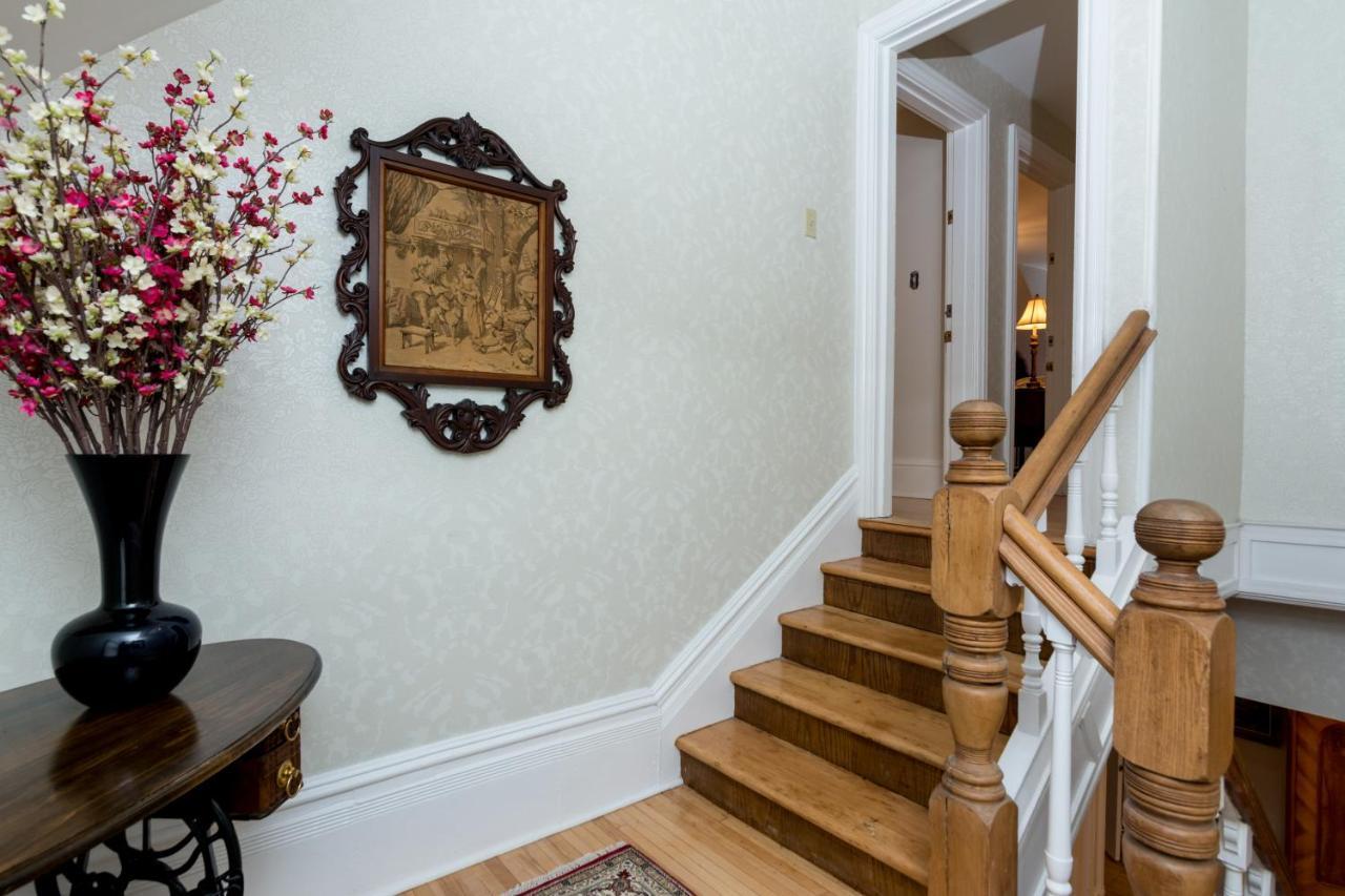 The Secret Garden Inn Кингстън Екстериор снимка
