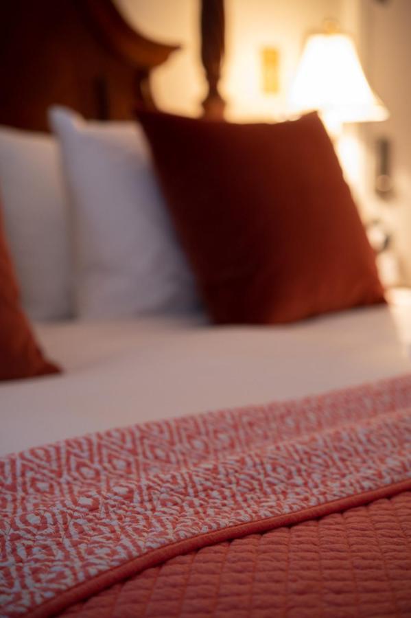 The Secret Garden Inn Кингстън Екстериор снимка