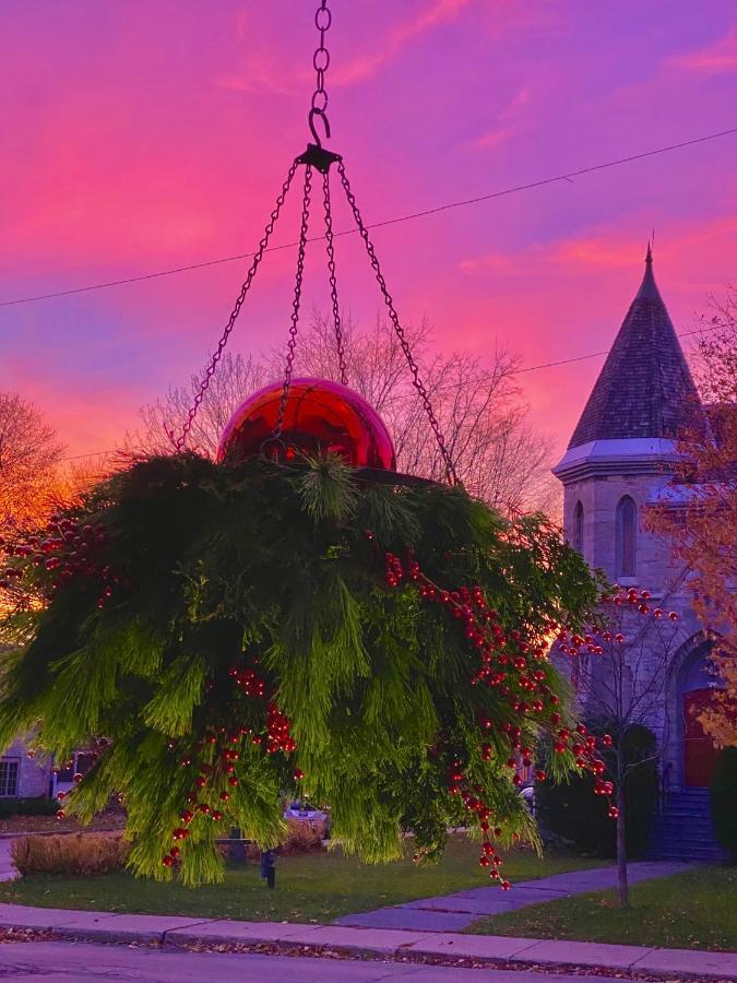 The Secret Garden Inn Кингстън Екстериор снимка