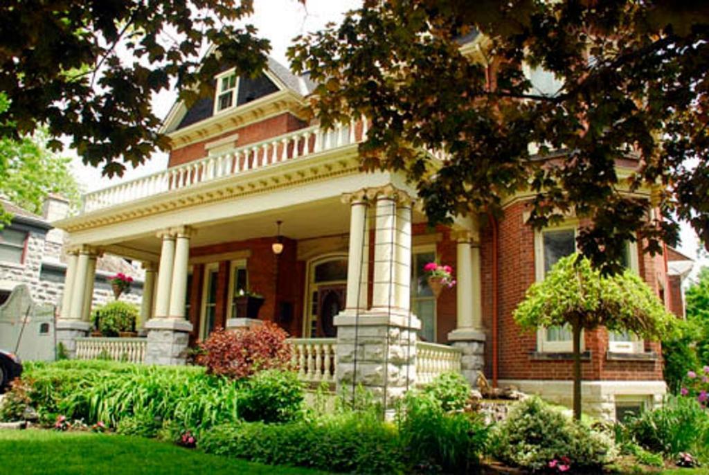 The Secret Garden Inn Кингстън Екстериор снимка
