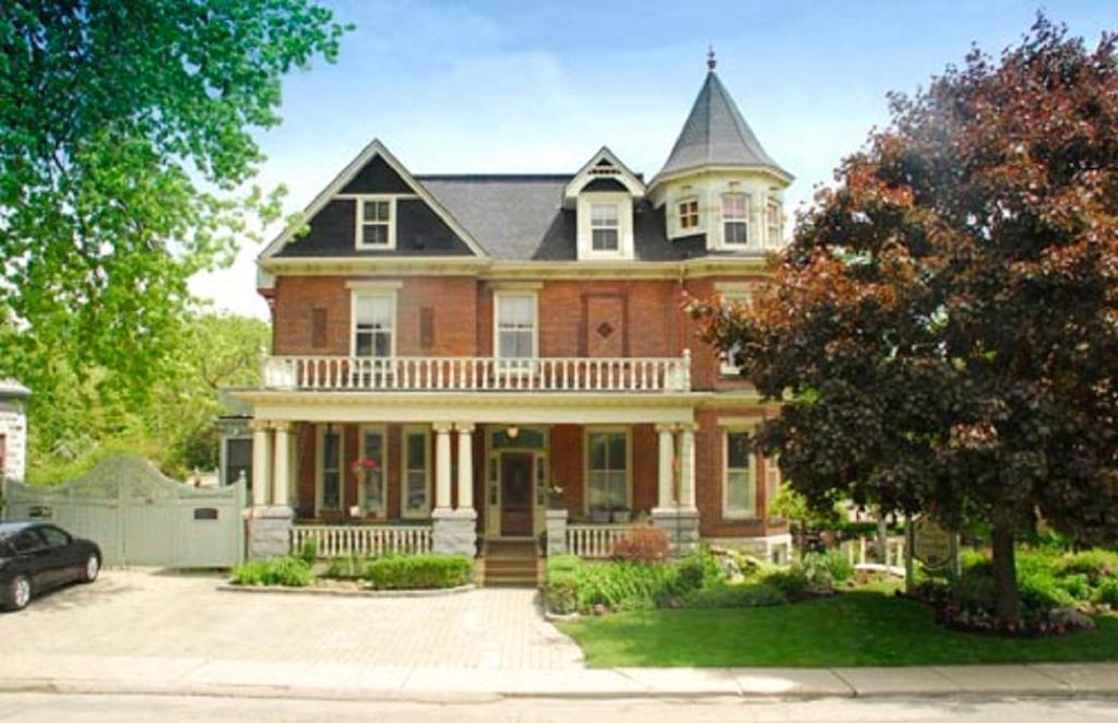 The Secret Garden Inn Кингстън Екстериор снимка